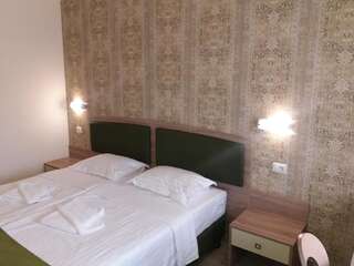 Отель Hotel Olanesti & Spa Medical Бэи­ле-Олэ­неш­ти Улучшенный двухместный номер с 1 кроватью или 2 отдельными кроватями-1