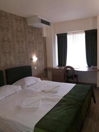 Отель Hotel Olanesti & Spa Medical Бэи­ле-Олэ­неш­ти Двухместный номер с 2 отдельными кроватями и балконом-3