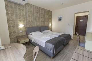 Отель Hotel Olanesti & Spa Medical Бэи­ле-Олэ­неш­ти Двухместный номер с 2 отдельными кроватями и балконом-1